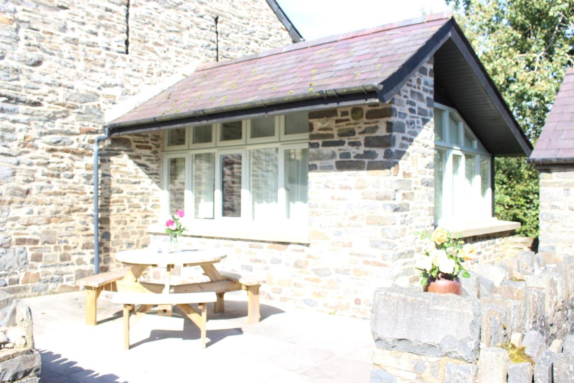 Treberfedd Farm Cottages And Cabins 람피터 외부 사진