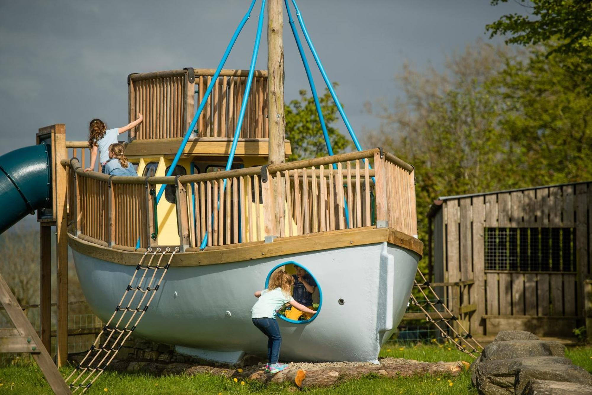 Treberfedd Farm Cottages And Cabins 람피터 외부 사진