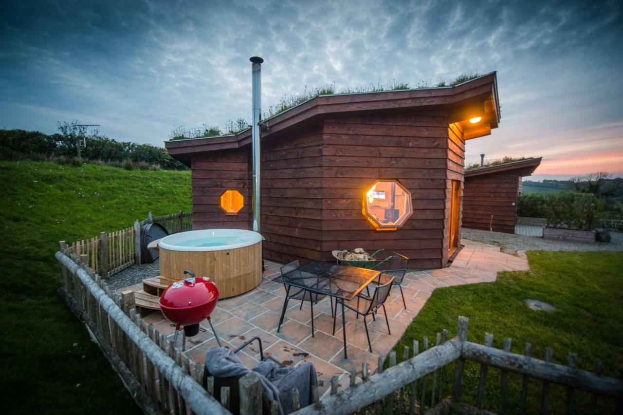 Treberfedd Farm Cottages And Cabins 람피터 외부 사진